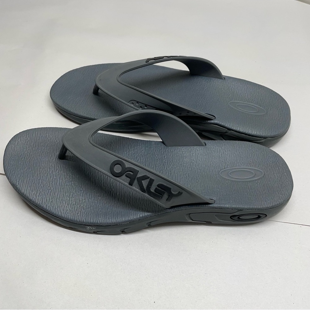 Oakley Operative Flip Flops Mens 8 Gray Excellent Sporty Thong Sandals